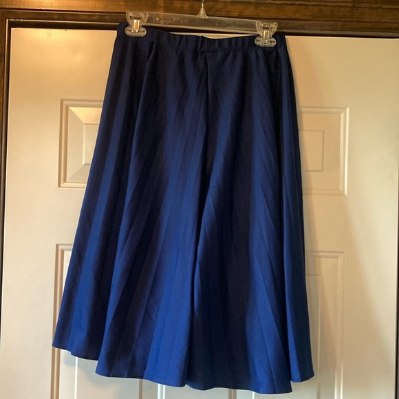 Medium Ambassador Navy Pleated Split Skirt - Picture 6 of 10